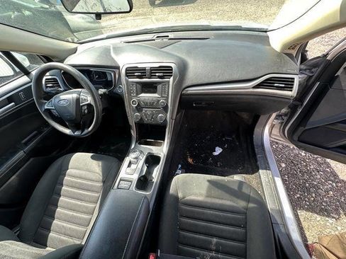 Used 2018 Ford Fusion SE image 31