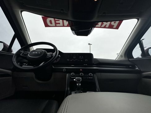 Used 2023 Kia Carnival LX image 28