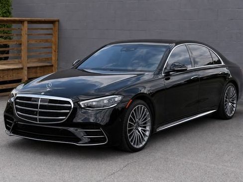 Used 2023 Mercedes-Benz S 580 4MATIC Sedan image 2