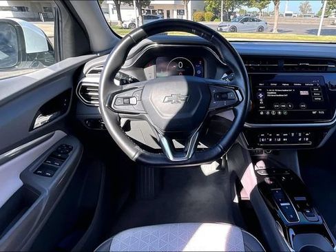 Used 2023 Chevrolet Bolt EUV Premier FWD image 5