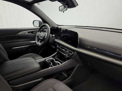 Used 2025 Chevrolet Traverse LT image 30