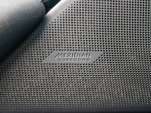 Used 2025 Land Rover Range Rover Velar Dynamic SE image 23