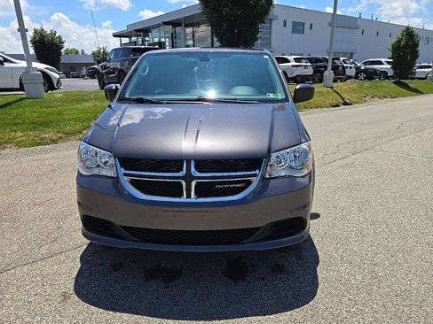 Used 2019 Dodge Grand Caravan SE FWD image 9