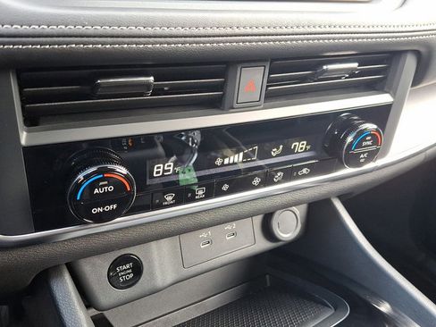 Certified 2025 Nissan Rogue SV image 14