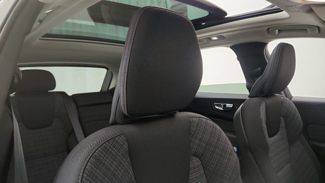 Used 2025 Volvo XC60 B5 Core AWD/4WD image 37