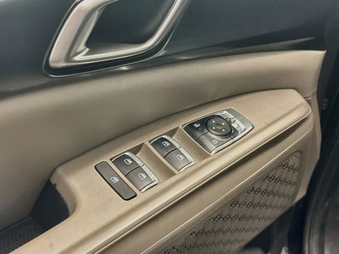 Used 2025 Kia Carnival FWD image 15