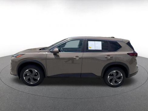 Used 2025 Nissan Rogue SV FWD image 9