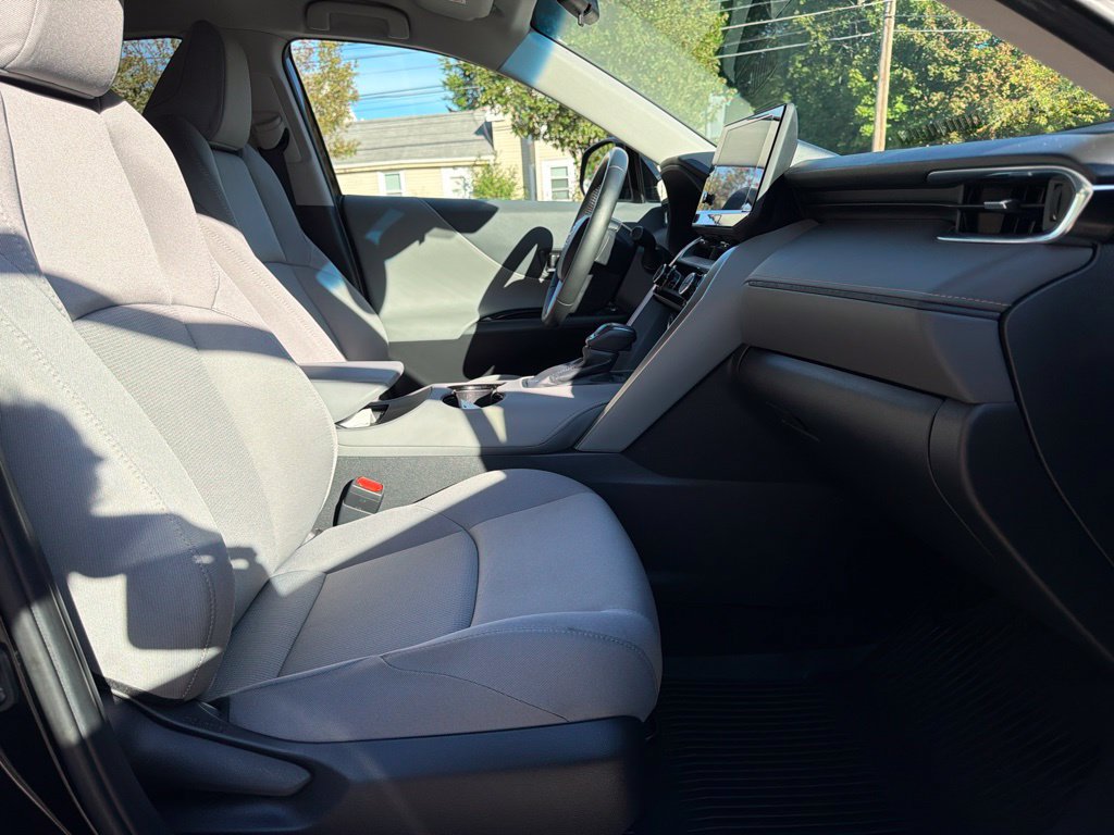 Used 2023 Toyota Venza LE AWD/4WD image 27