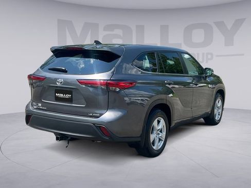Used 2023 Toyota Highlander LE AWD/4WD image 5