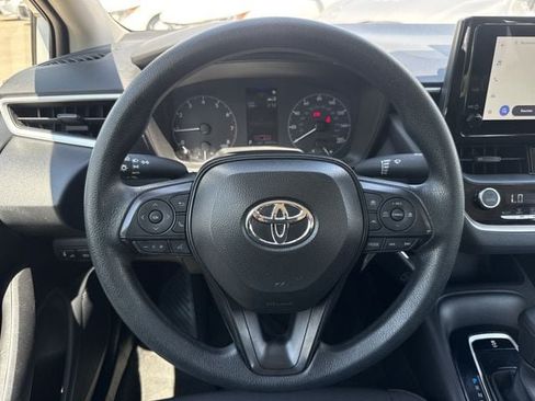 Used 2025 Toyota Corolla LE FWD image 13
