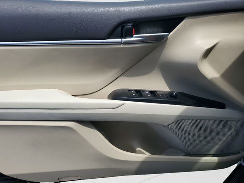 Used 2019 Toyota Camry LE w/ Convenience Package FWD image 19