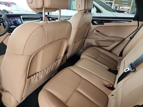 Used 2022 Porsche Macan image 36