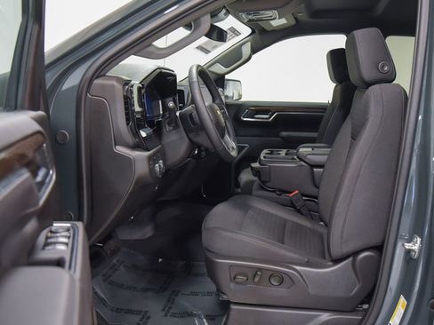 Used 2025 Chevrolet Silverado 1500 LT image 9