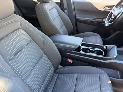 Used 2025 Chevrolet Equinox LT FWD image 11