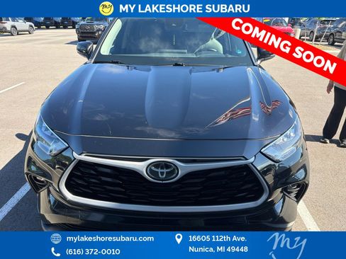 Used 2020 Toyota Highlander XLE AWD/4WD image 9