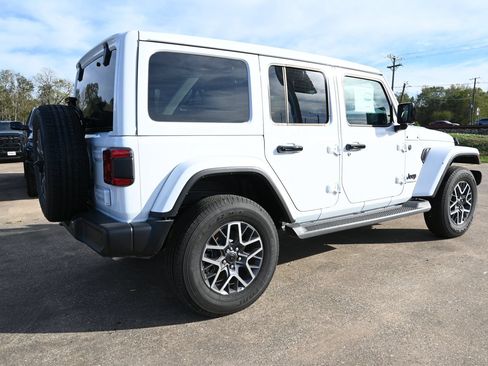 New 2025 Jeep Wrangler Unlimited Sahara AWD/4WD image 3