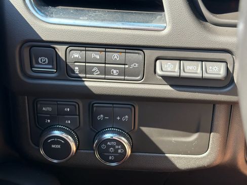 Certified 2022 GMC Yukon AT4 w/ Technology Package AWD/4WD image 24