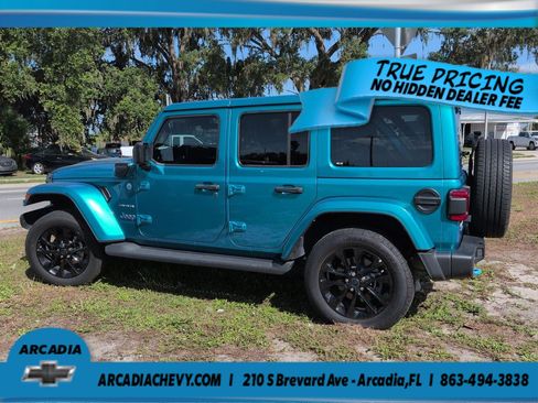 Used 2024 Jeep Wrangler Unlimited Sahara w/ Safety Group AWD/4WD image 7