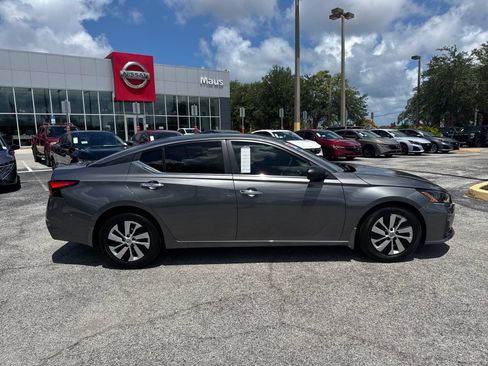 Used 2024 Nissan Altima 2.5 S FWD image 9