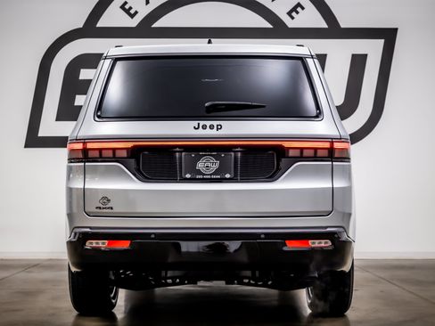 Used 2026 Jeep Grand Wagoneer Limited w/ Premium Group II AWD/4WD image 11