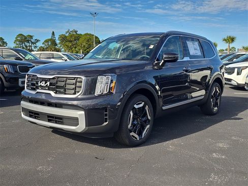New 2025 Kia Telluride S image 4