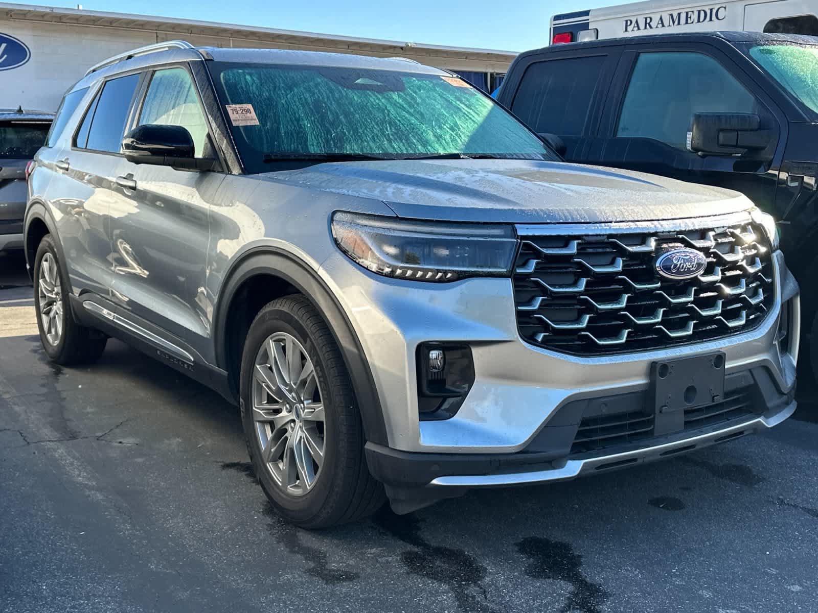 Used 2025 Ford Explorer Platinum RWD image 3
