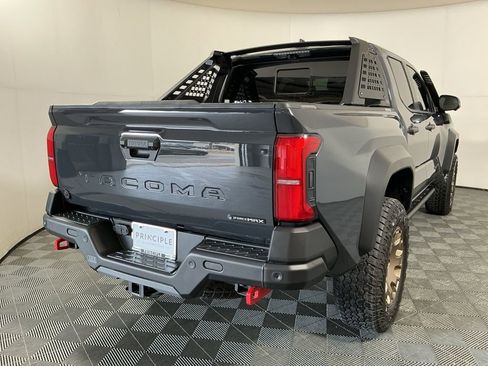 Used 2025 Toyota Tacoma Trailhunter AWD/4WD image 5