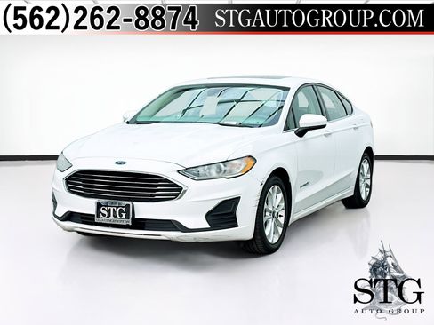 Used 2019 Ford Fusion SE image 1
