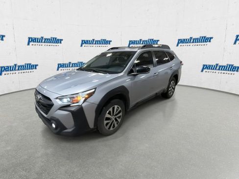 Used 2025 Subaru Outback Premium image 5