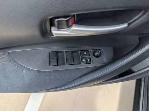 Used 2020 Toyota Corolla LE FWD image 19