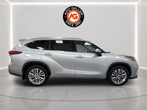 Used 2021 Toyota Highlander Platinum AWD/4WD image 8
