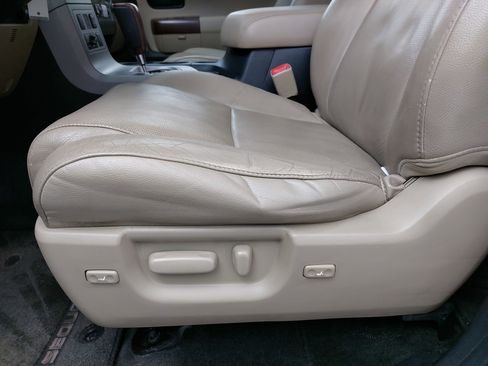 Used 2012 Toyota Sequoia Platinum image 32