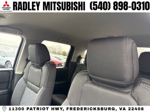 Used 2025 Nissan Frontier SV AWD/4WD image 2