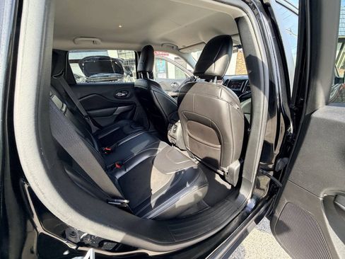 Used 2019 Jeep Cherokee Latitude Plus w/ Cold Weather Group AWD/4WD image 55