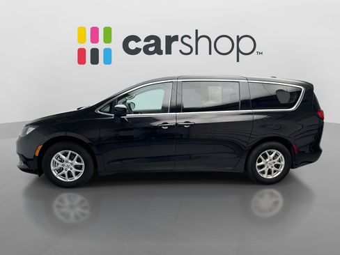 Used 2023 Chrysler Voyager LX FWD image 2