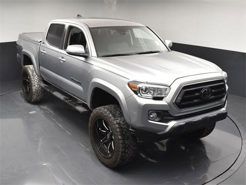 Used 2022 Toyota Tacoma SR5 w/ Technology Package image 38