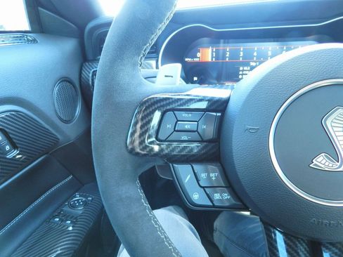 Used 2022 Ford Mustang Shelby GT500 w/ Carbon Fiber Track Pack image 29