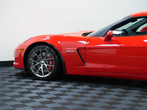 Used 2013 Chevrolet Corvette Z06 w/ 2LZ Preferred Equipment Group RWD image 18