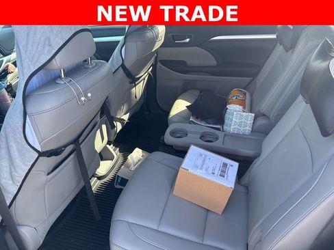 Used 2019 Toyota Highlander XLE image 6