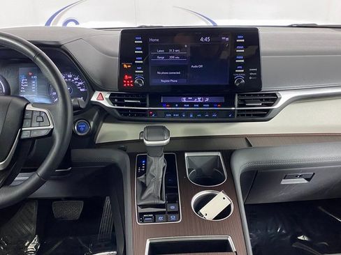 Used 2024 Toyota Sienna XLE image 16