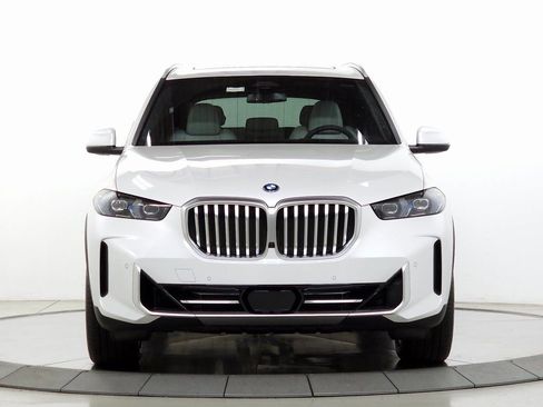 Used 2026 BMW X5 xDrive50e w/ Premium Package AWD/4WD image 2