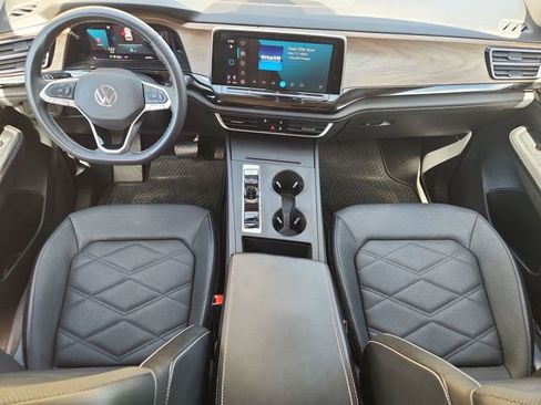 Used 2024 Volkswagen Atlas SE image 19