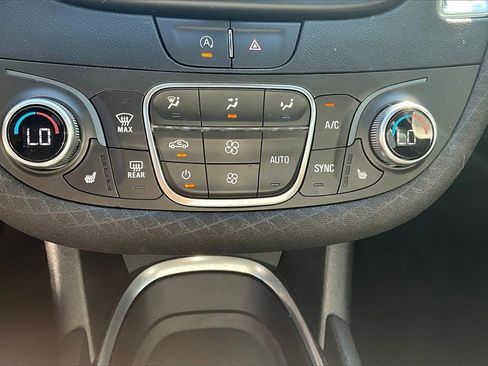 Used 2021 Chevrolet Malibu LT image 15