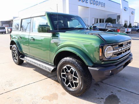 New 2025 Ford Bronco Outer Banks image 1