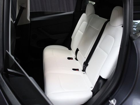 Used 2022 Tesla Model Y Performance image 55