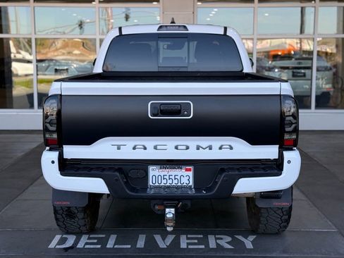 Used 2021 Toyota Tacoma TRD Sport w/ Technology Package image 11