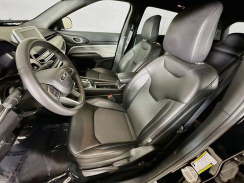 Used 2025 Jeep Compass Latitude AWD/4WD image 19