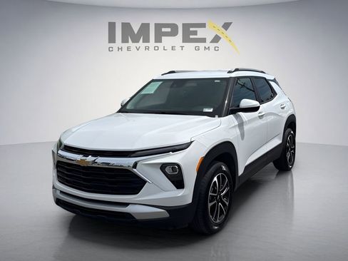 Used 2025 Chevrolet TrailBlazer LT FWD image 1