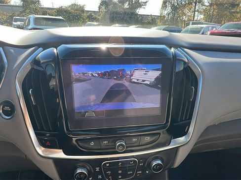 Used 2021 Chevrolet Traverse LT image 33