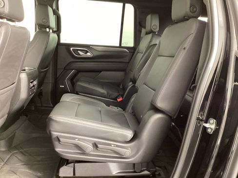 Used 2023 Chevrolet Suburban LT w/ LT Signature Package image 31